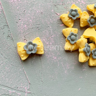 Кабошон матовый "Бант с цветочком", желтый Кабошон матовый "Бант с цветочком", желтый