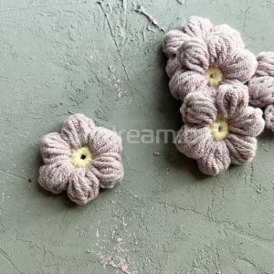 Цветочек вязаный 4 см, пыльно-сиреневый