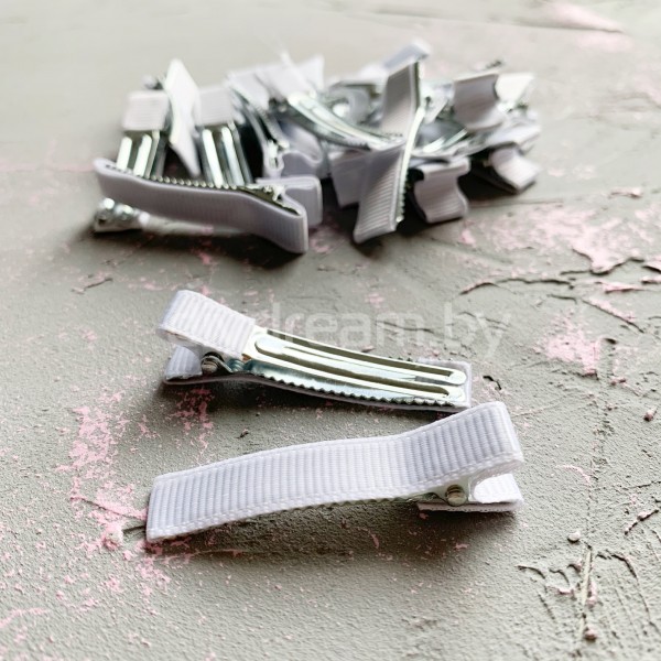 Зажим с репсовой лентой 5 см, цв. белый Зажим с репсовой лентой 5 см, цв. белый