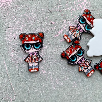 Кабошон-вырубка со стразами "Куколка" 35 мм Кабошон-вырубка со стразами "Куколка" 35 мм